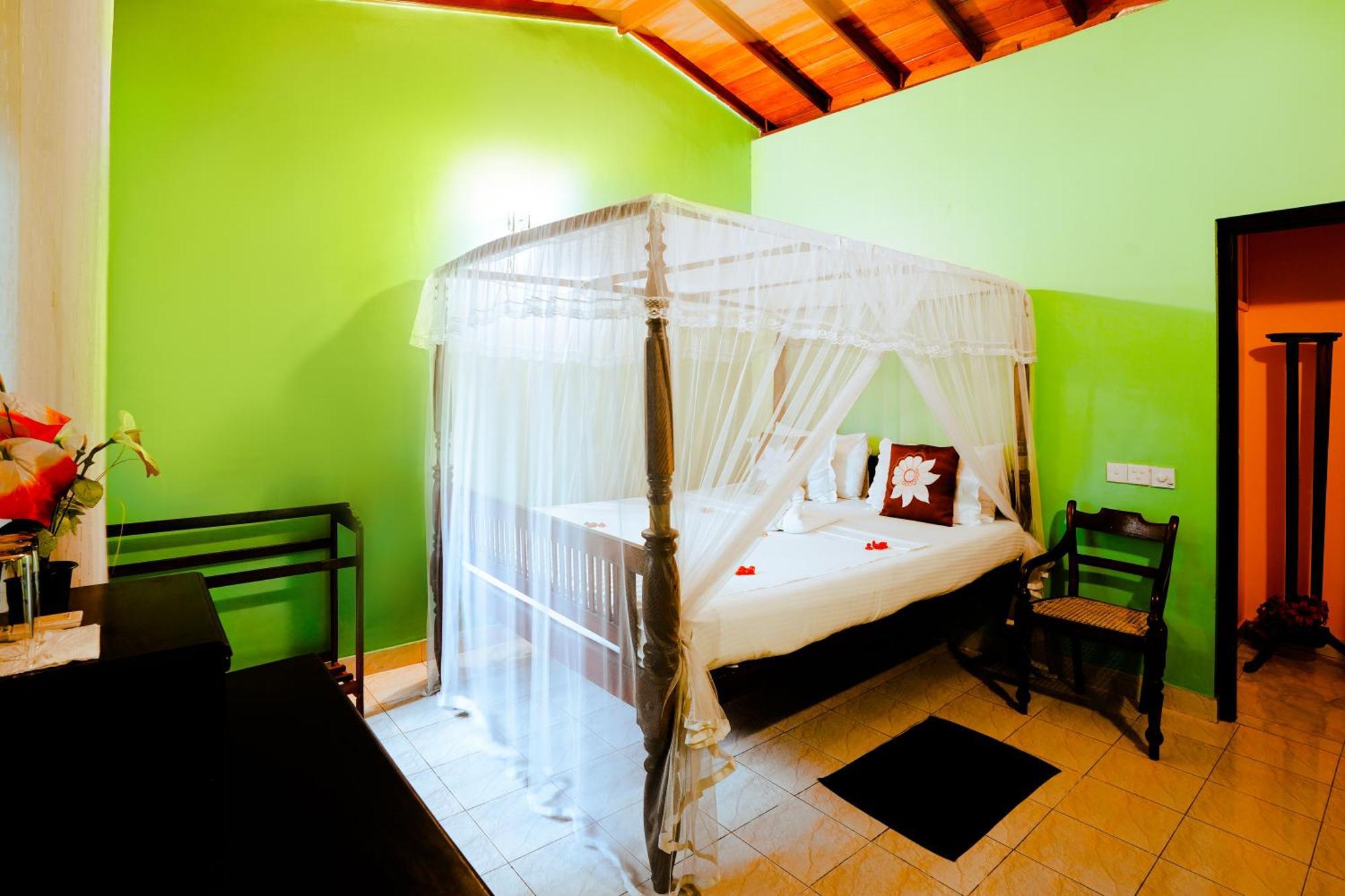 Frangipani motel Galle Esterno foto