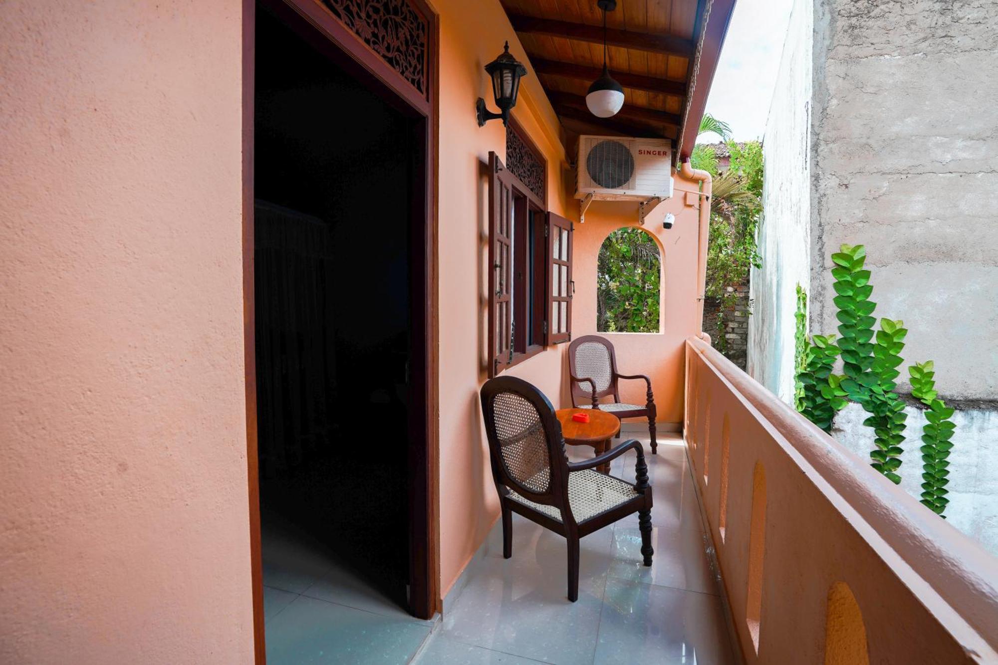 Frangipani motel Galle Esterno foto