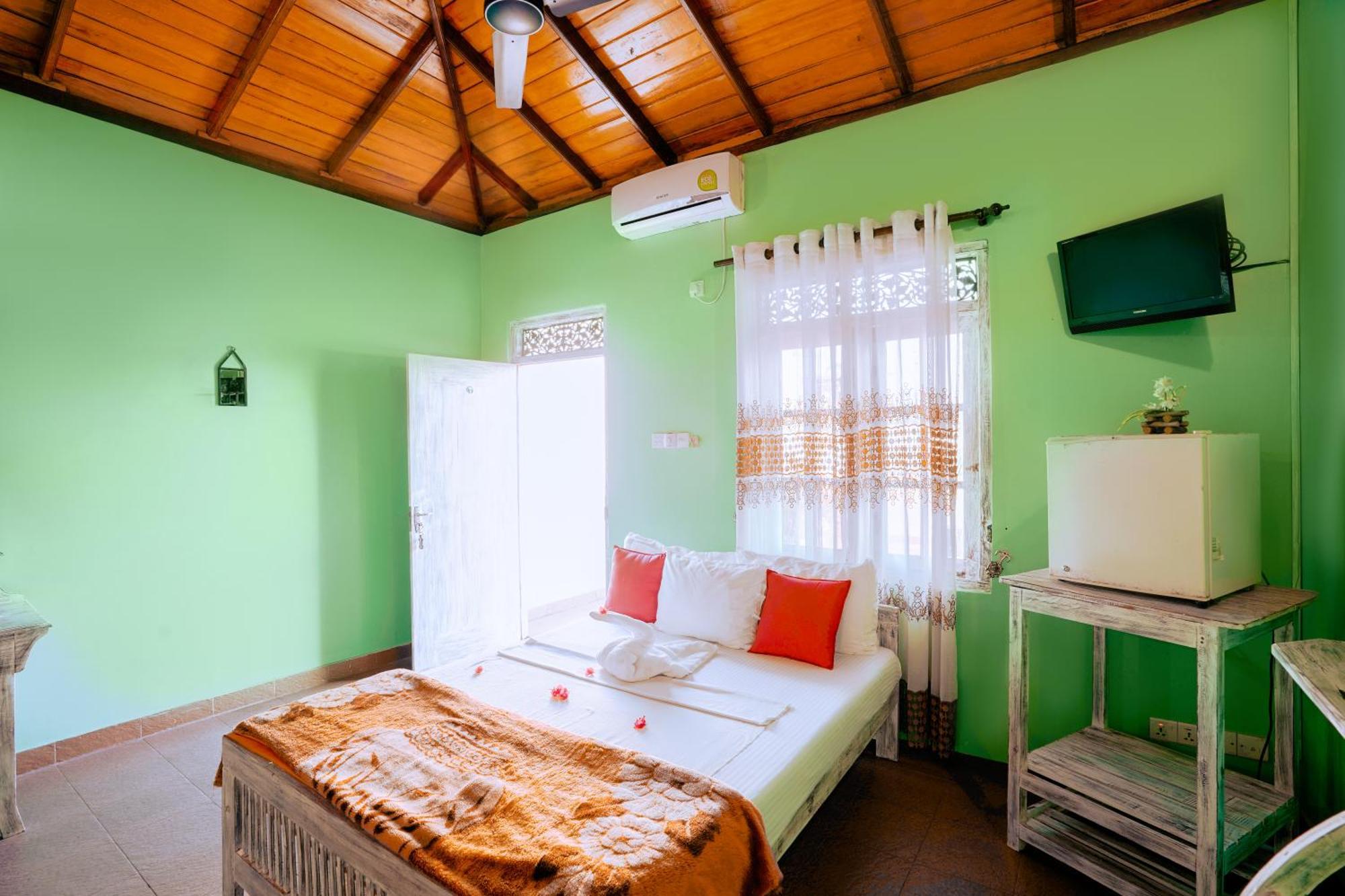 Frangipani motel Galle Esterno foto