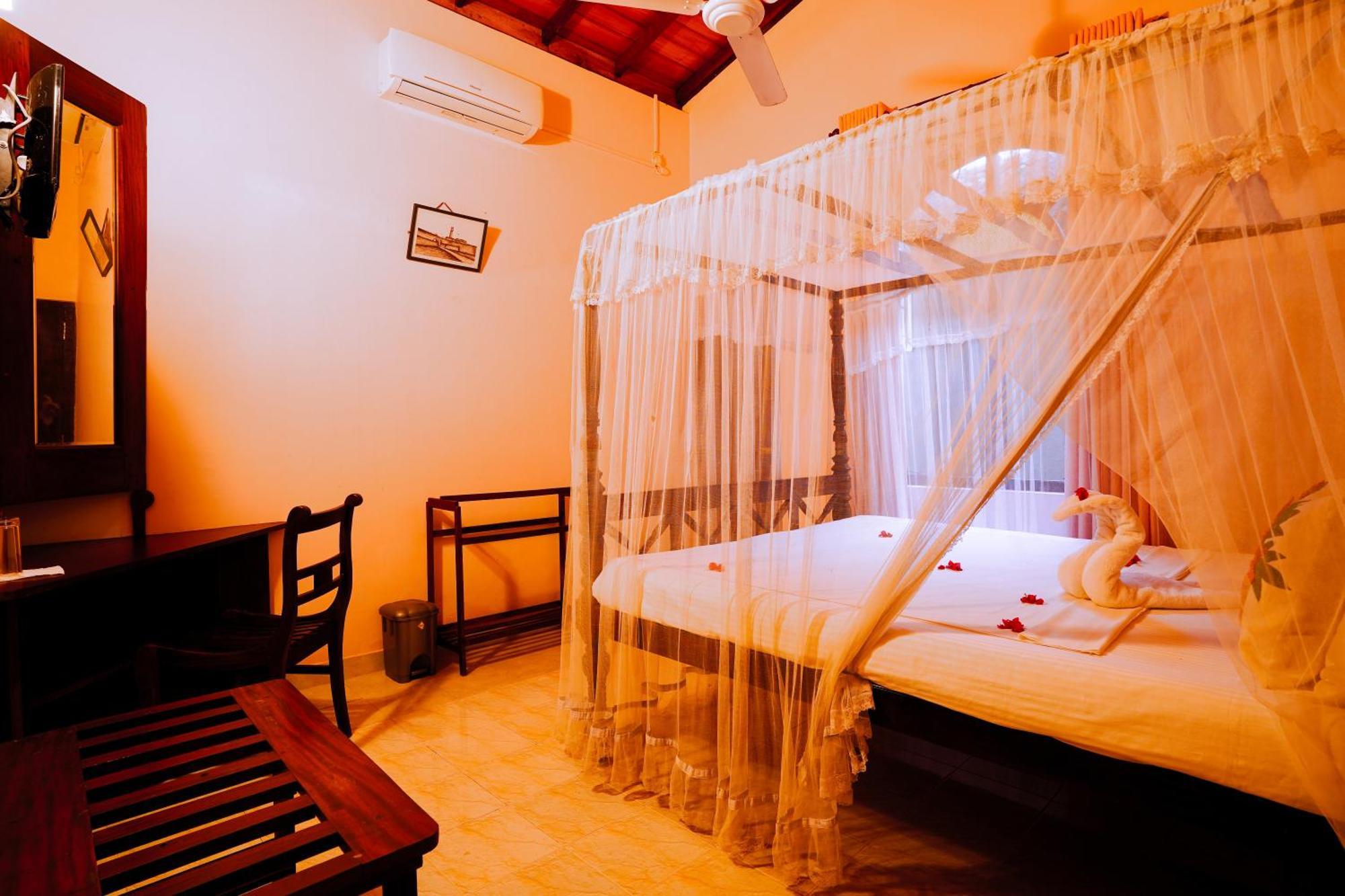 Frangipani motel Galle Esterno foto