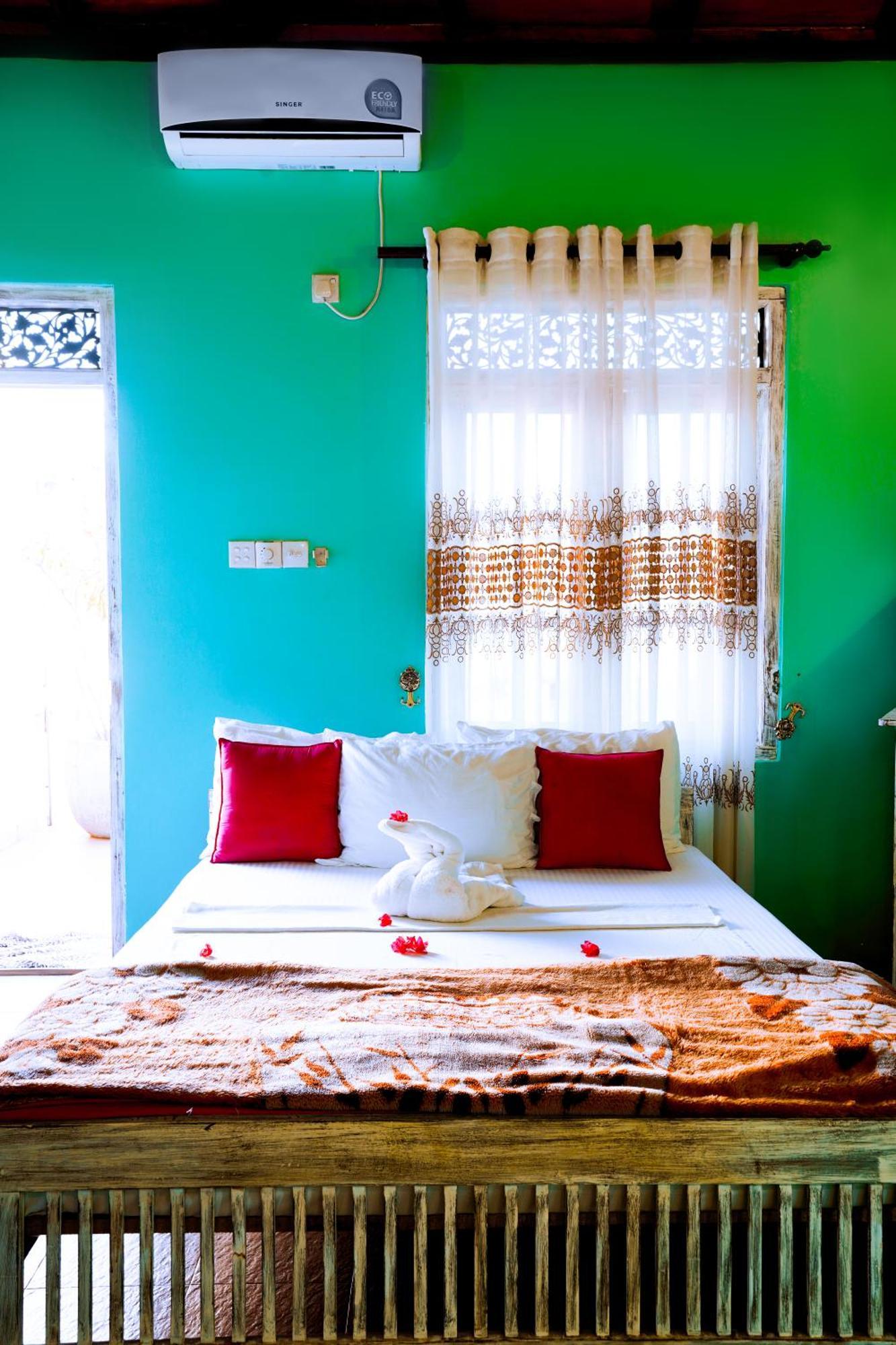 Frangipani motel Galle Esterno foto