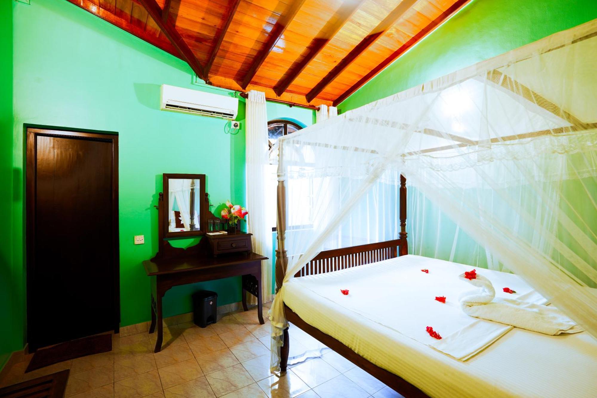 Frangipani motel Galle Esterno foto