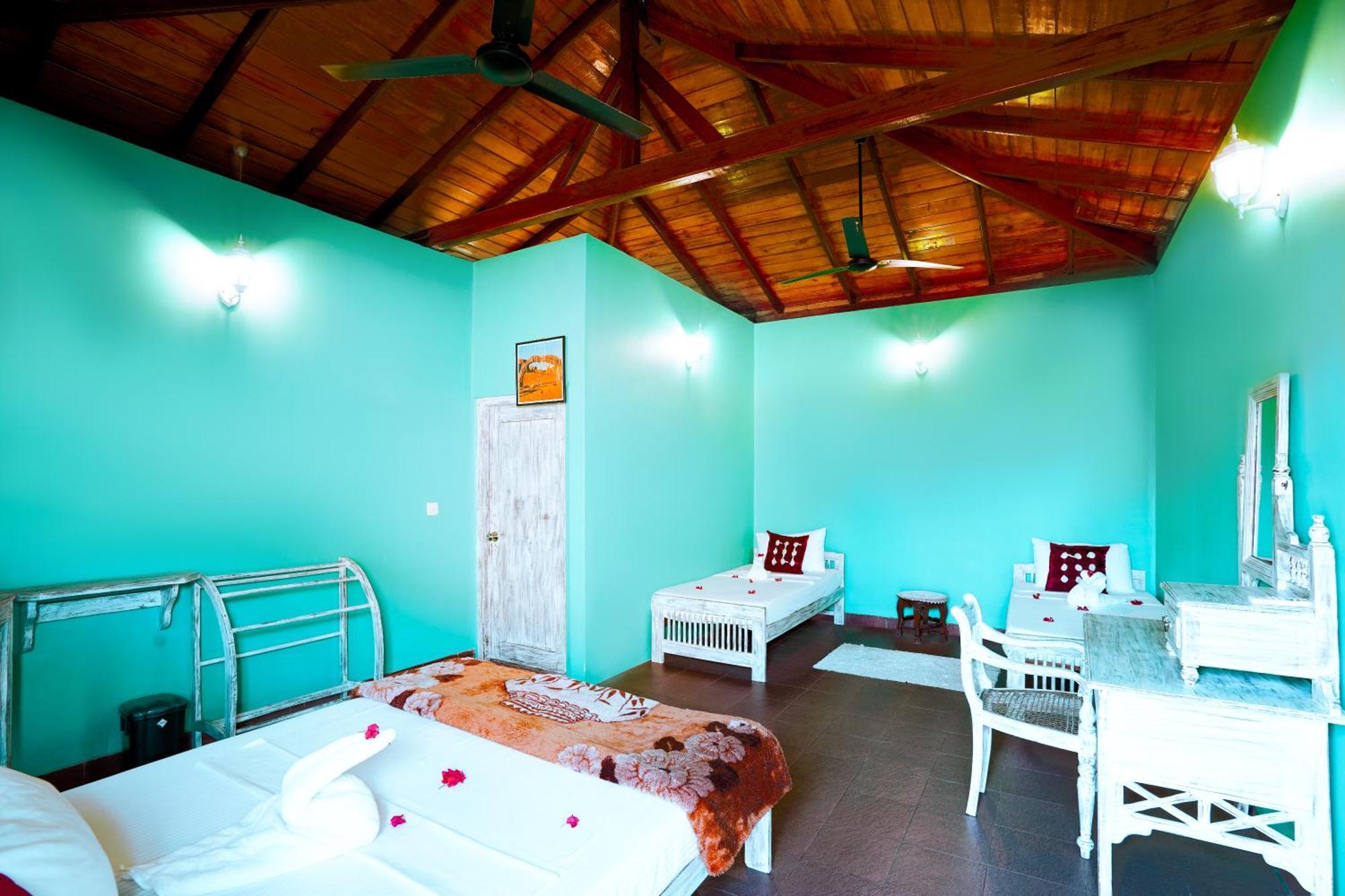 Frangipani motel Galle Esterno foto