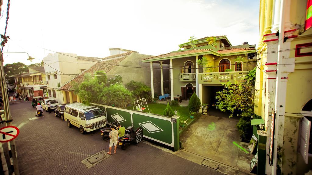 Frangipani motel Galle Esterno foto