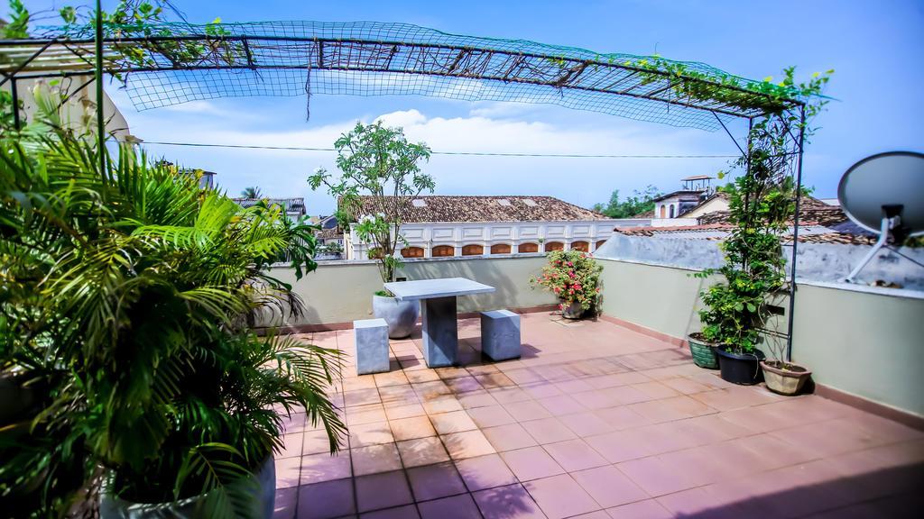 Frangipani motel Galle Esterno foto