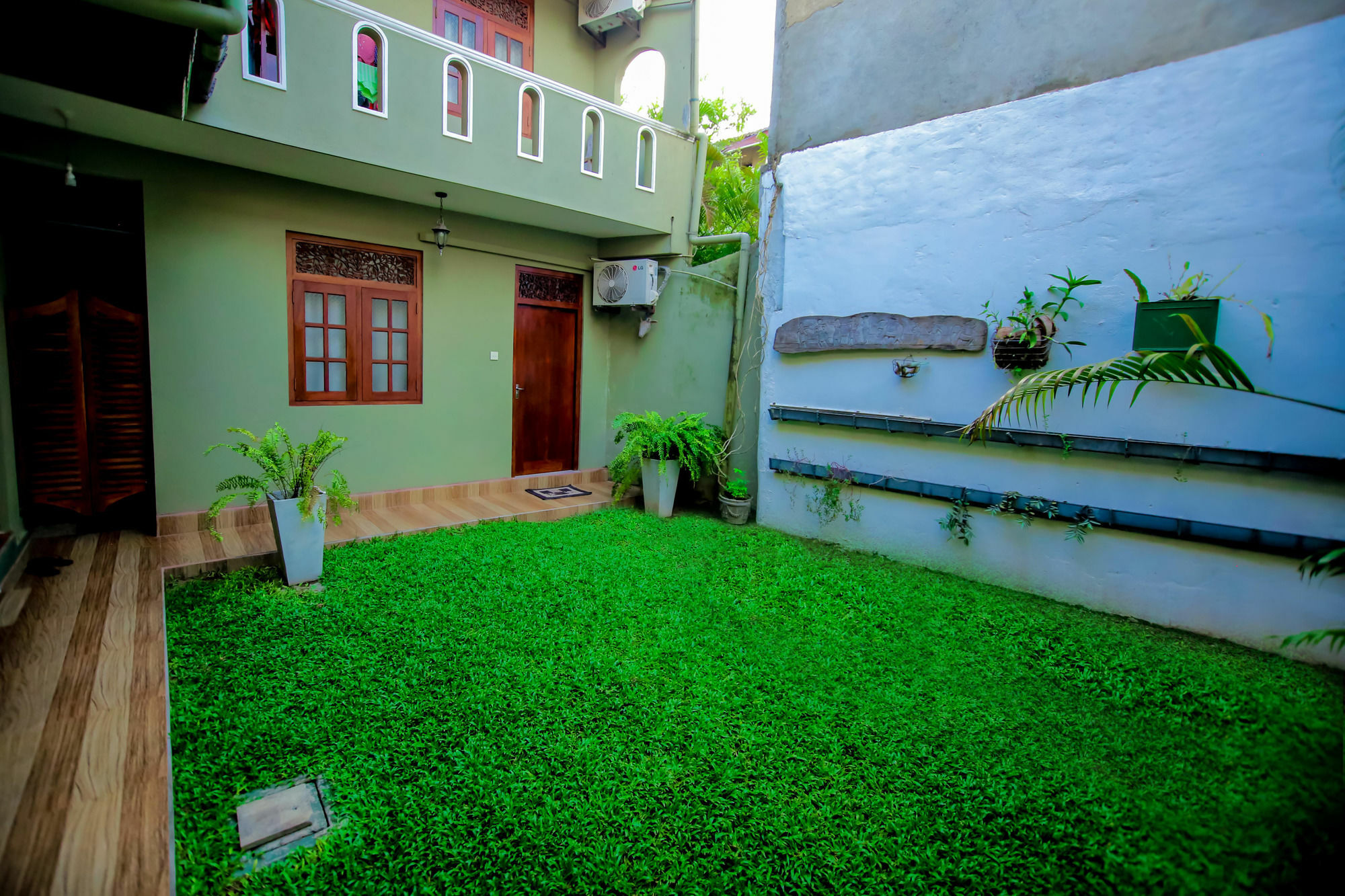 Frangipani motel Galle Esterno foto